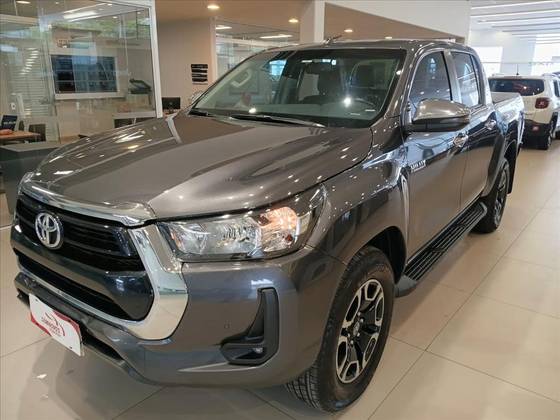 TOYOTA HILUX 2.8 D-4D TURBO DIESEL CD SRV 4X4 AUTOMÁTICO TOYOTA HILUX 2.8 D-4D TURBO DIESEL CD SRV 4X4 AUTOMÁTICO